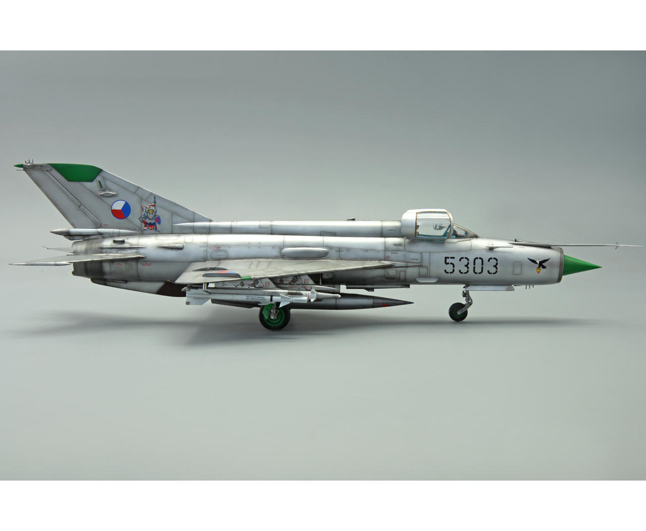 eduard　1158　1/48　MiG-21MF　チェコスロバキア空軍
