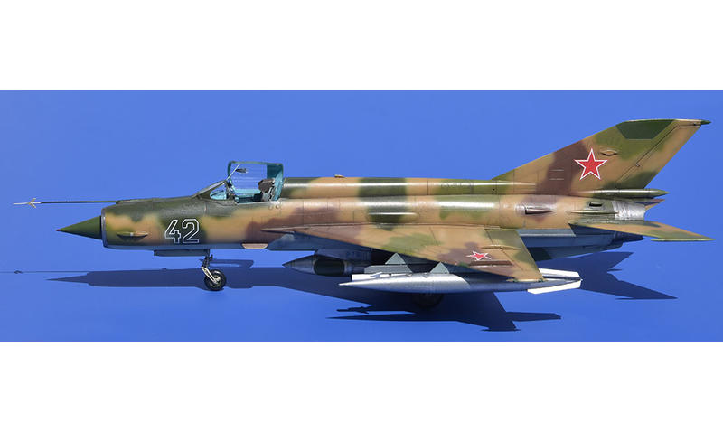 Eduard 1/48 Model Kit 84123 Mikoyan MiG-21R Fishbed Weekend Series C 