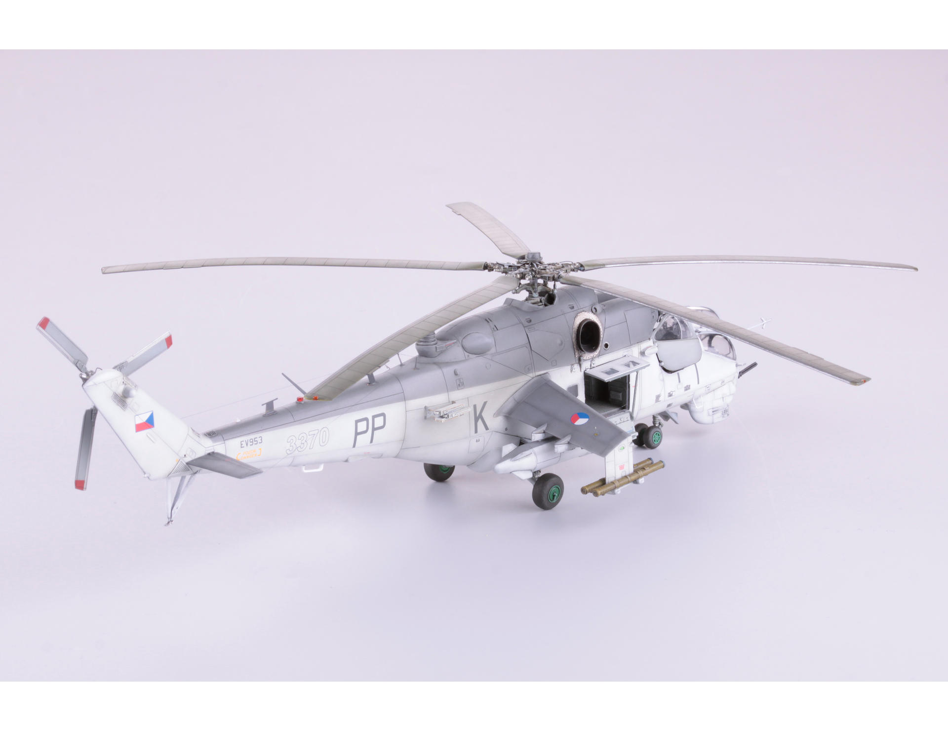 Mi-24 チェコ/チェコスロバキア軍仕様 デュアルコンボ 1/72 